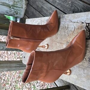 GIANNI BINI Tan Heeled Booties. Size 6M.
